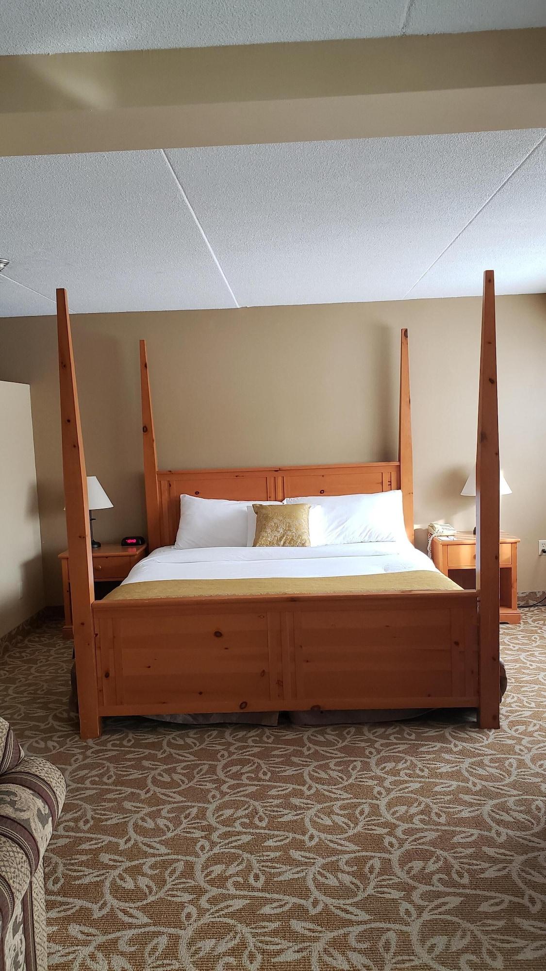 Ramada By Wyndham Pinewood Park Resort North Bay Exterior foto